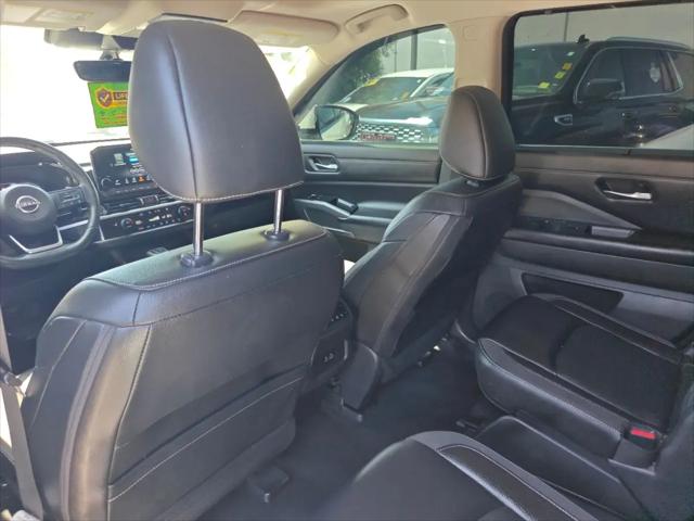 2023 Nissan Pathfinder SL FWD