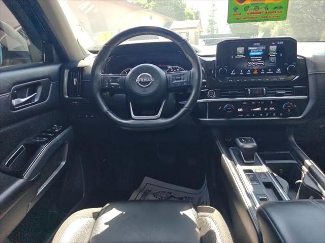 2023 Nissan Pathfinder SL FWD