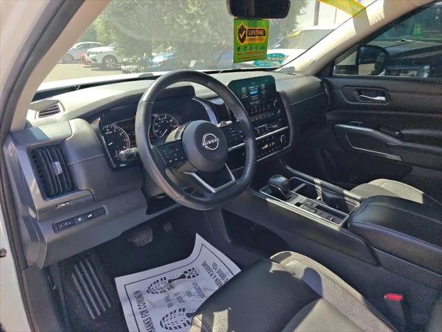 2023 Nissan Pathfinder SL FWD