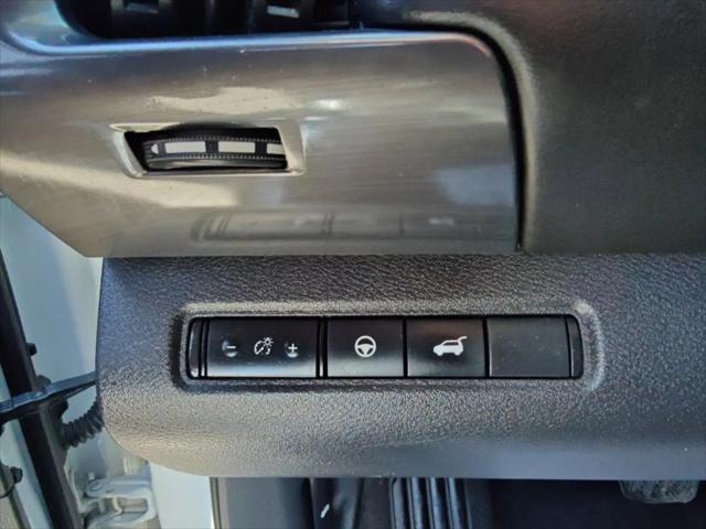 2023 Nissan Pathfinder SL FWD