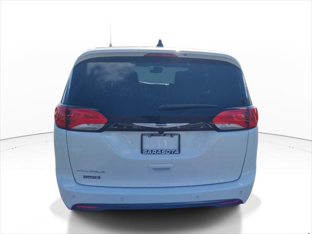 2027 Chrysler Pacifica LX