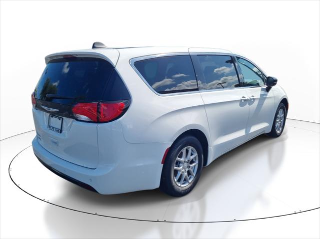 2027 Chrysler Pacifica LX