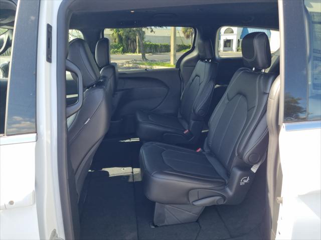 2027 Chrysler Pacifica LX