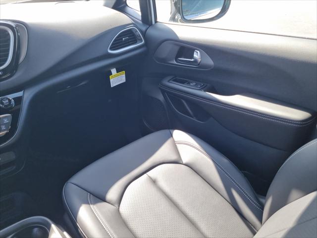 2027 Chrysler Pacifica LX