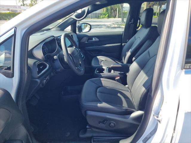 2027 Chrysler Pacifica LX