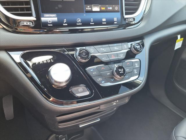 2027 Chrysler Pacifica LX