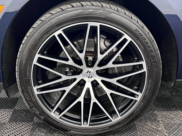 2023 Porsche Macan Unknown