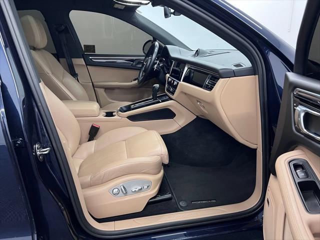 2023 Porsche Macan Unknown