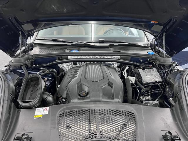 2023 Porsche Macan Unknown