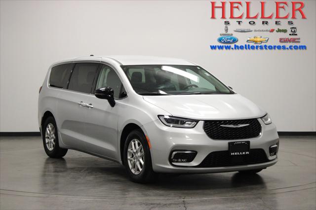 2024 Chrysler Pacifica Touring L for sale near Pontiac, IL
