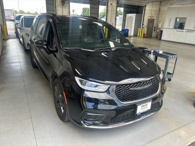 2025 Chrysler Pacifica Limited for sale near Groveport, OH