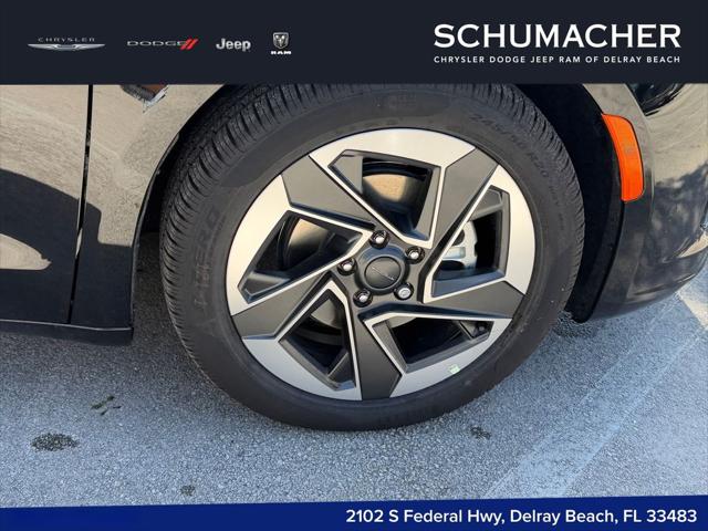 2027 Chrysler Pacifica Limited