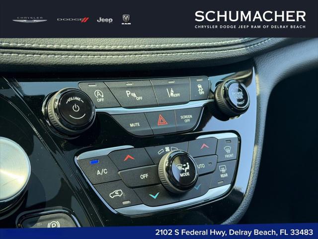 2027 Chrysler Pacifica Limited