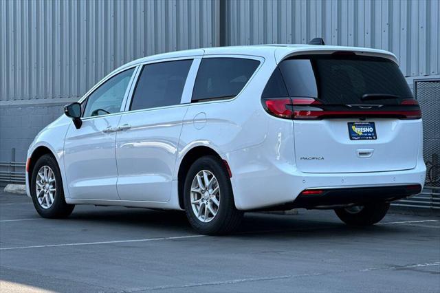 2027 Chrysler Pacifica Pacifica Select