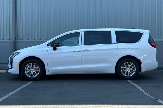 2027 Chrysler Pacifica Pacifica Select