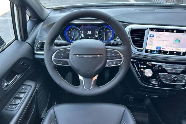 2027 Chrysler Pacifica Pacifica Select