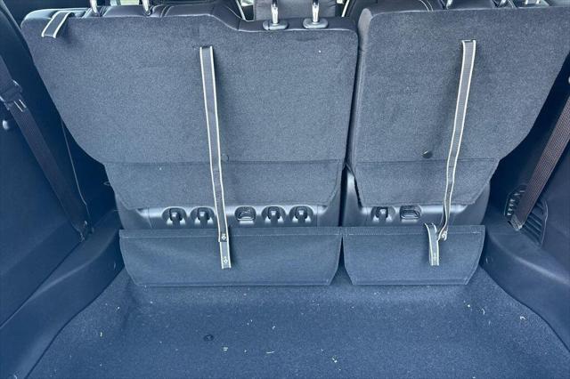 2027 Chrysler Pacifica Pacifica Select