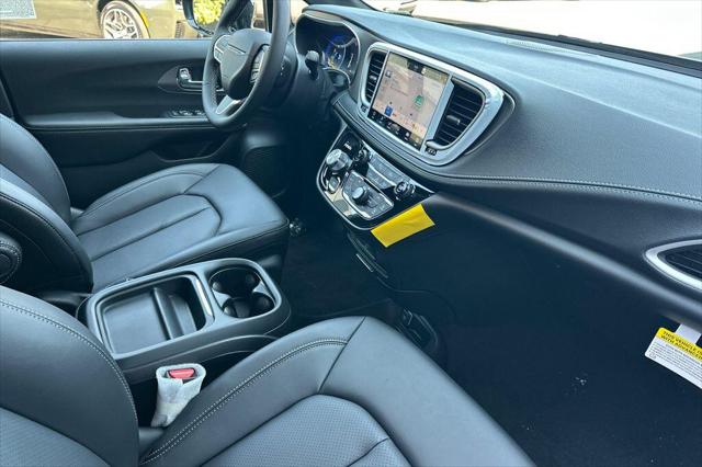 2027 Chrysler Pacifica Pacifica Select