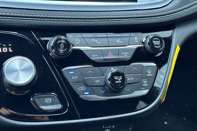 2027 Chrysler Pacifica Pacifica Select