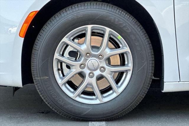 2027 Chrysler Pacifica Pacifica Select