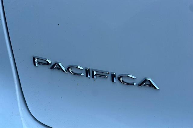 2027 Chrysler Pacifica Pacifica Select