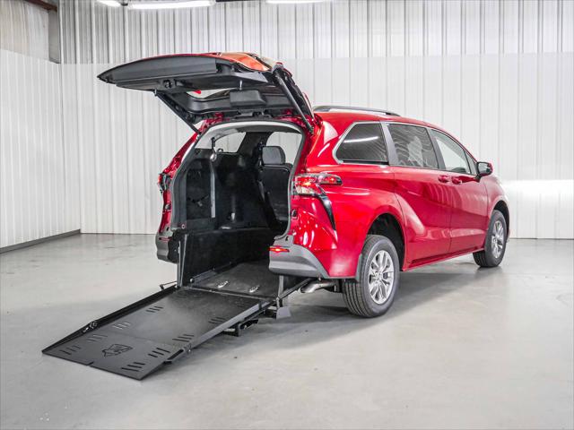 2026 Toyota Sienna LE for sale in Battle Creek, MI