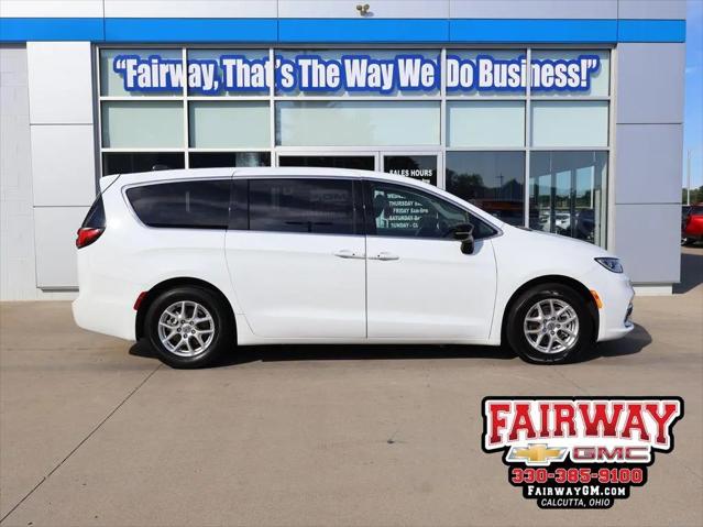2024 Chrysler Pacifica Touring L for sale in Calcutta, OH