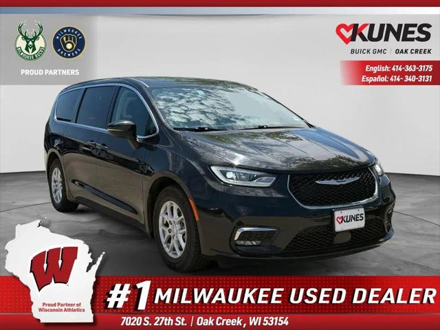 2023 Chrysler Pacifica Touring L for sale in Oak Creek, WI