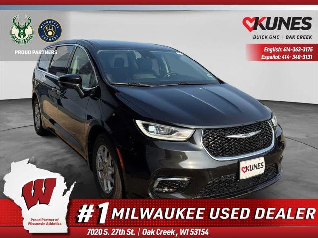 2023 Chrysler Pacifica Touring L for sale in Oak Creek, WI