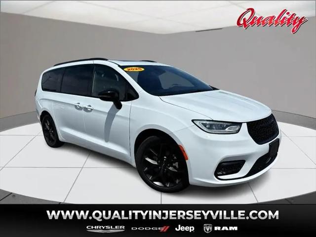 2025 Chrysler Pacifica Limited for sale in Jerseyville, IL