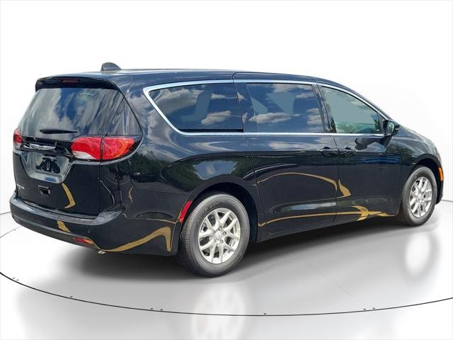 2027 Chrysler Pacifica LX