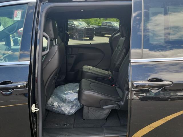 2027 Chrysler Pacifica LX