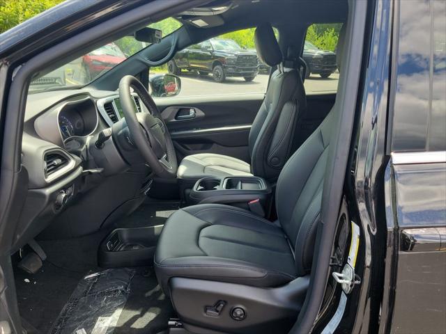 2027 Chrysler Pacifica LX