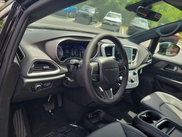 2027 Chrysler Pacifica LX