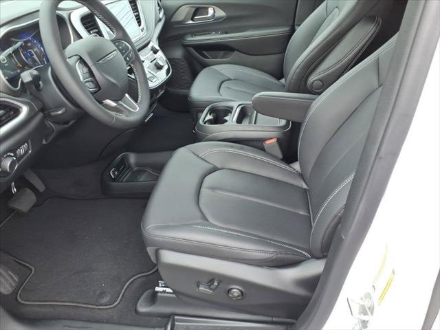 2027 Chrysler Pacifica PACIFICA SELECT