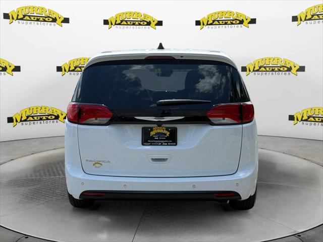 2027 Chrysler Pacifica LX