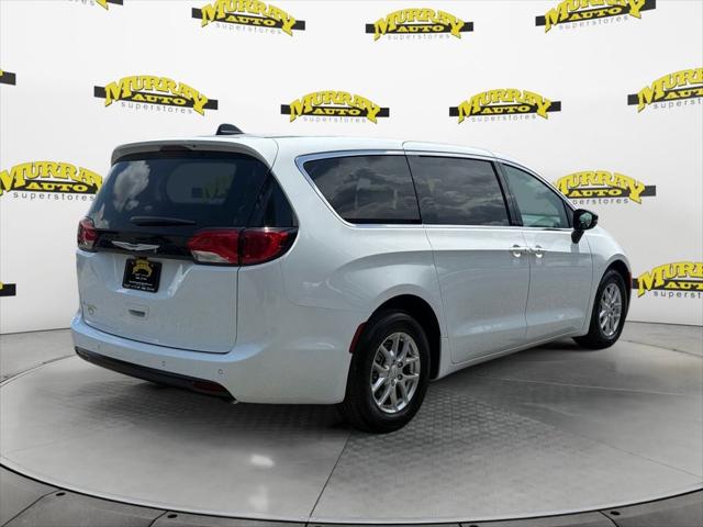 2027 Chrysler Pacifica LX