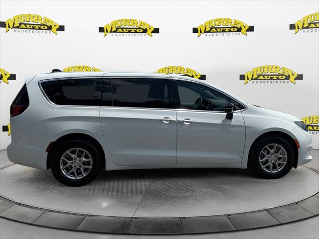 2027 Chrysler Pacifica LX