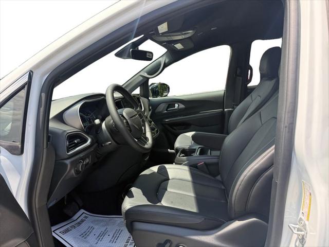 2027 Chrysler Pacifica LX