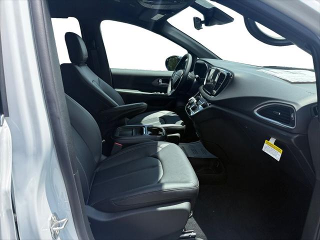 2027 Chrysler Pacifica LX