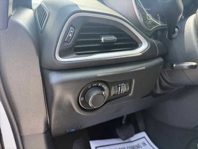 2027 Chrysler Pacifica LX