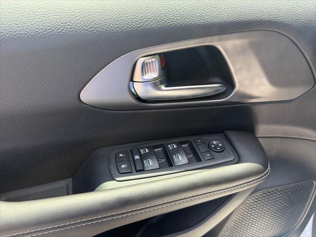 2027 Chrysler Pacifica LX
