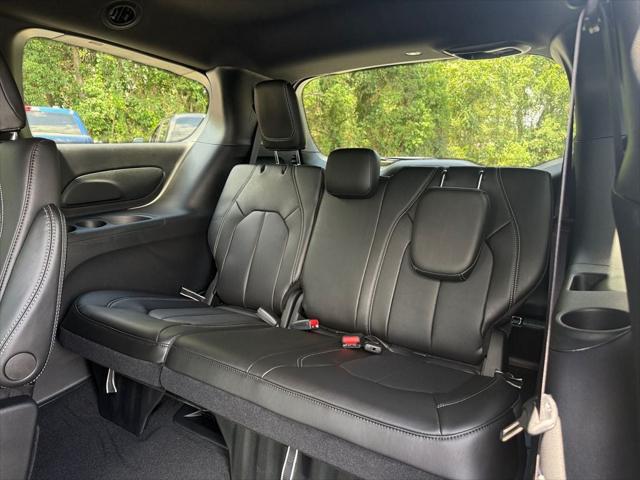2027 Chrysler Pacifica LX