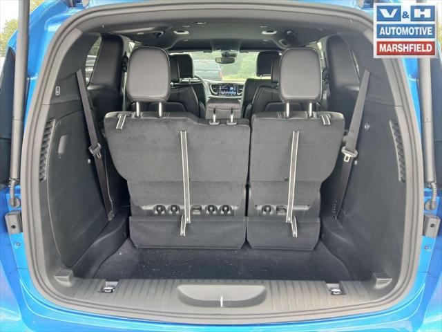 2027 Chrysler Pacifica Select