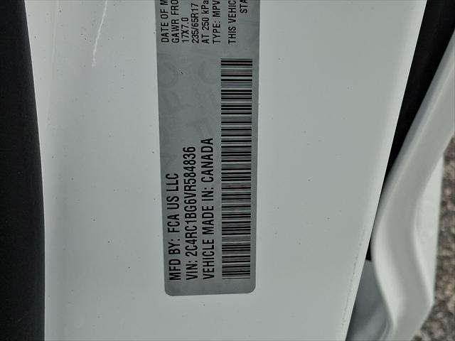 2027 Chrysler Pacifica Select