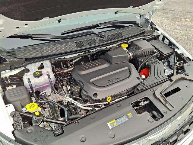 2027 Chrysler Pacifica Select