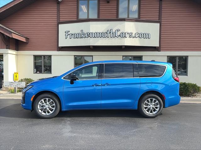 2027 Chrysler Pacifica Select for sale in Frankenmuth, MI