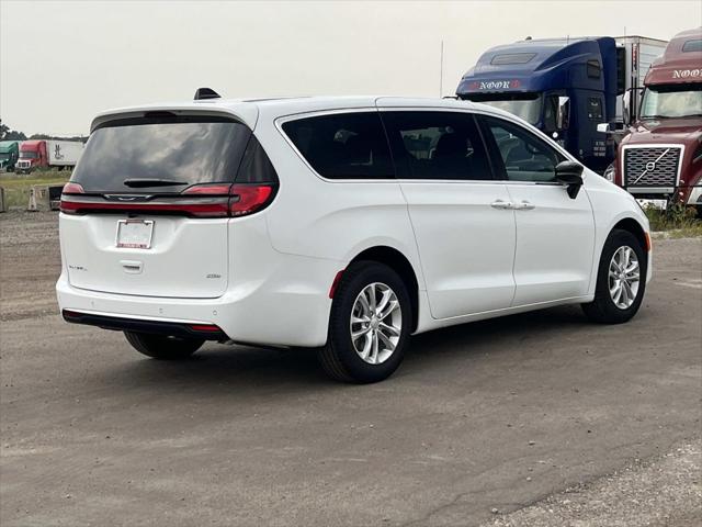 2027 Chrysler Pacifica PACIFICA SELECT AWD