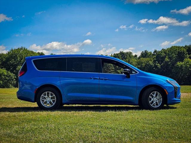2027 Chrysler Pacifica PACIFICA SELECT