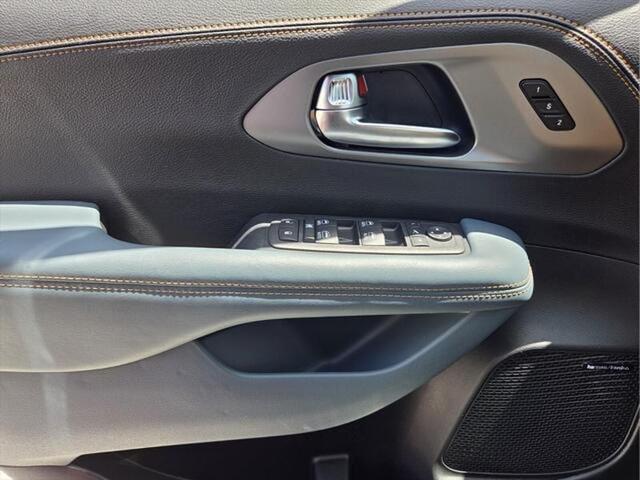 2027 Chrysler Pacifica Pinnacle